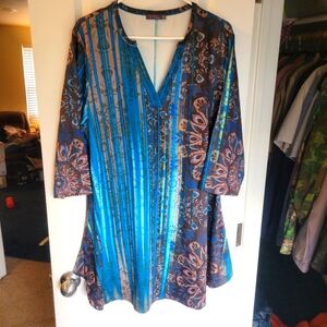 Azalea brand women's plus size 2X blouse. Like new condition longer top